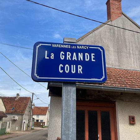 فيلا Logis Cote Cour Varennes-les-Narcy المظهر الخارجي الصورة