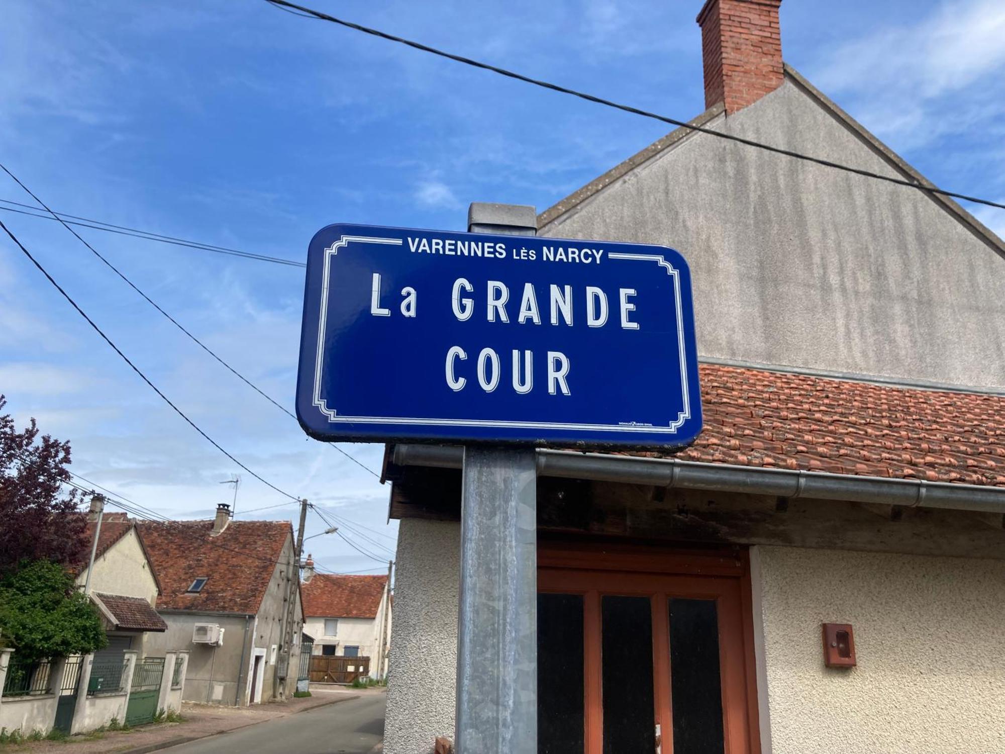 فيلا Logis Cote Cour Varennes-les-Narcy المظهر الخارجي الصورة